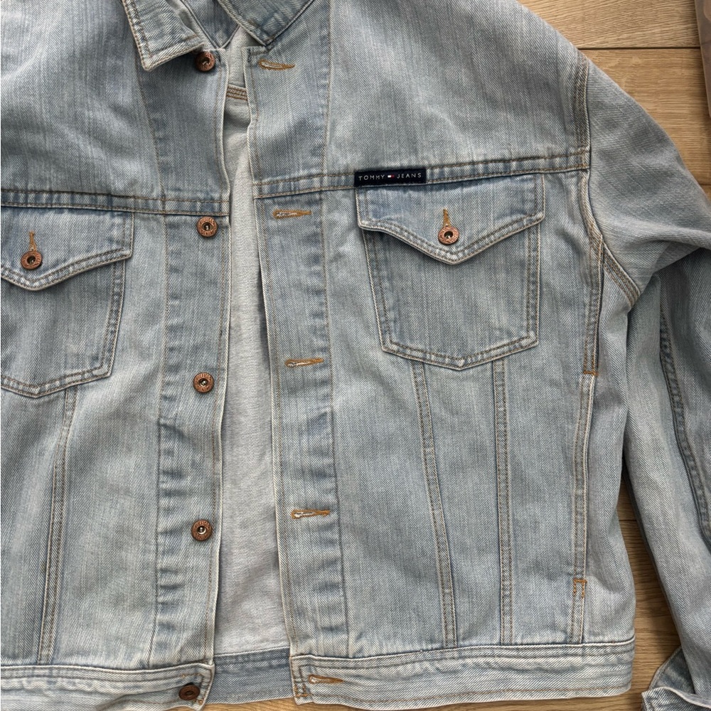 Y2K Oversized Denim Jacket Tommy Hilfiger Tommy Jeans Lightwash Denim Jacket - Picture 6 of 7